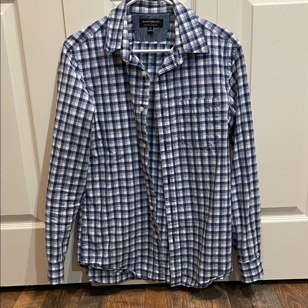 Banana Republic Button Down Shirt - Men’s Small Standard Fit